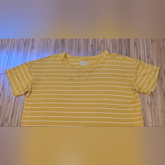 NWOT Universal Thread Yellow Striped Short Sleeve Tee - Picture 4 of 9